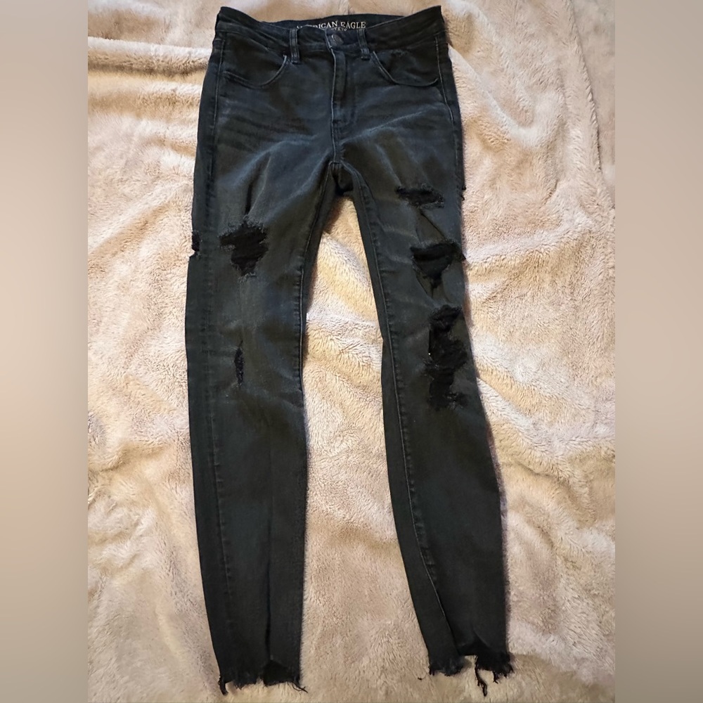 Black American Eagle ripped jeans size 6